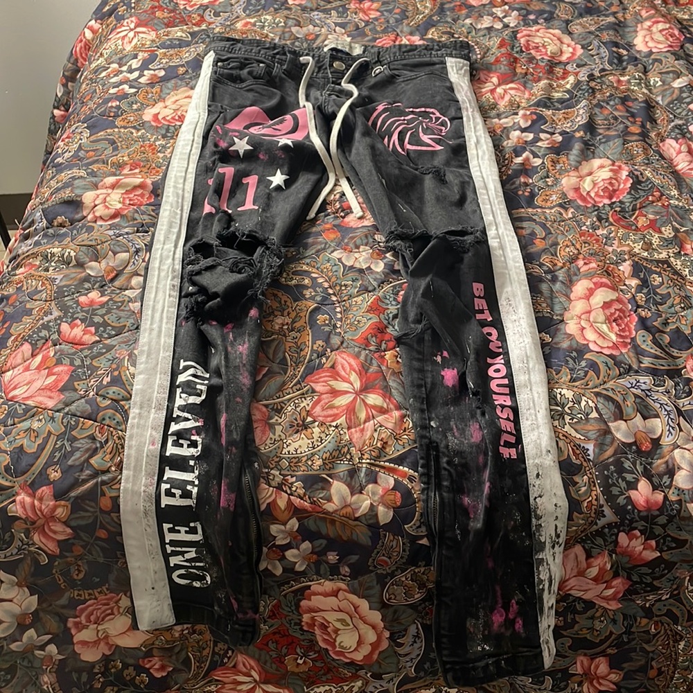 Drippy skinny jeans💯